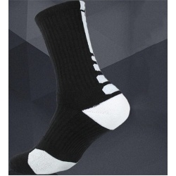 BasketballSocksBlackWhite-520x574